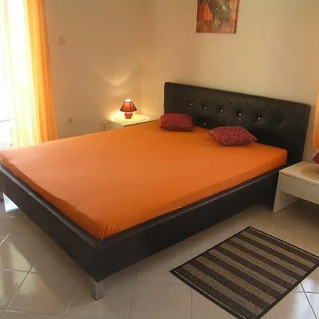 Apartman Deda *